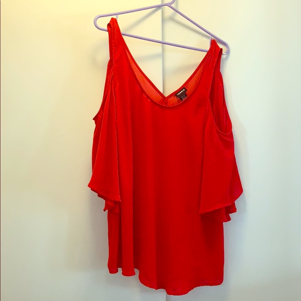 Sexy cold shoulder